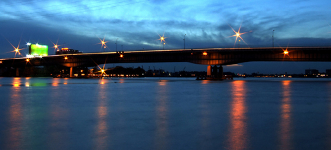 “Nhà nghèo bàn chuyện làm bít tết”?! 